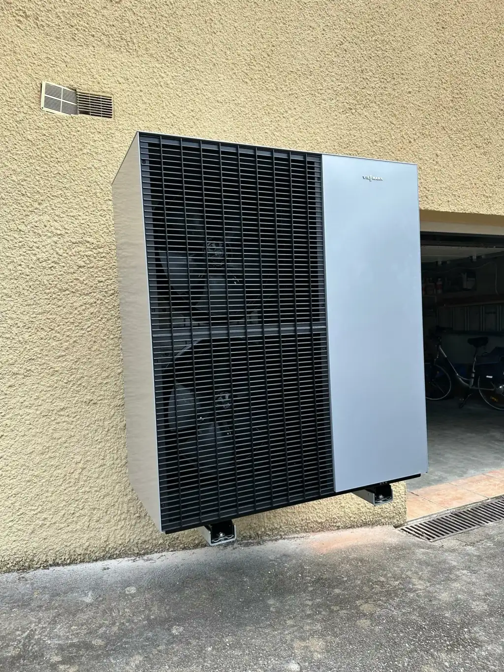 Installation d'une pompe à chaleur air-eau monobloc Viessmann vitocal 150 à Venerque